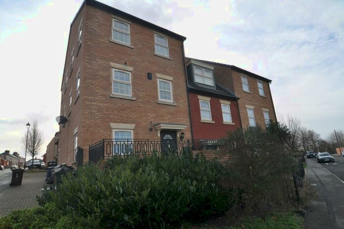 2 Bedroom Town House To Rent In Burntwood Road, Grimethorpe, S72