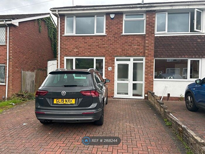 3 Bedroom End Of Terrace House To Rent In Clover Drive, Birmingham, B32