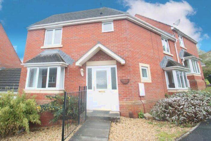 3 Bedroom Terraced House To Rent In Clover Avenue, Exeter, EX4
