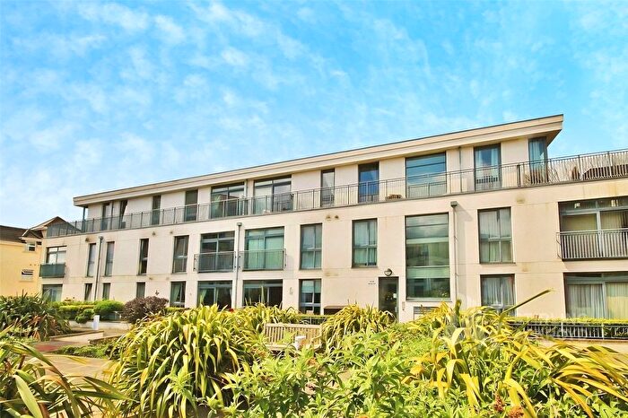 1 Bedroom Flat For Sale In Fox Lane North, Chertsey, Surrey, KT16