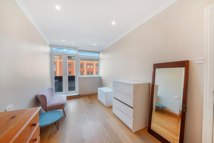 4 Bedroom Apartment To Rent In Bethnal Green Road, London, E2