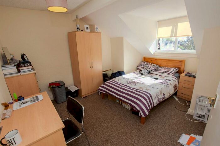 8 Bedroom House To Rent In Raddlebarn Road, Birmingham, B29