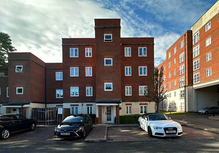 2 Bedroom Flat For Sale In Dukes Court, Lordship Lane, East Dulwich, London, SE22