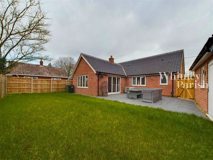 3 Bedroom Detached Bungalow For Sale In Station Road, Aslacton, Norwich, NR15