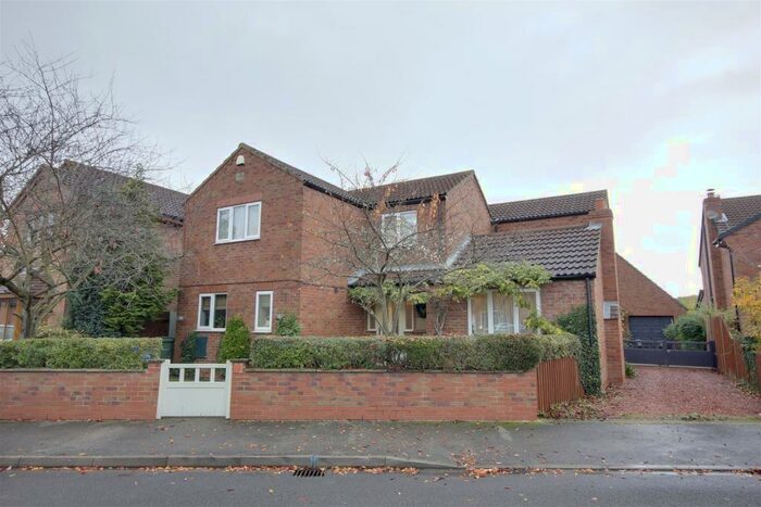 4 Bedroom Detached House For Sale In Holmes Park, Eastrington, DN14