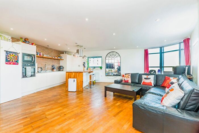 3 Bedroom Flat For Sale In Bute Terrace, Cardiff, CF10