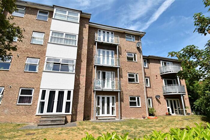 1 Bedroom Apartment To Rent In Ash Tree Close, Surbiton, KT6