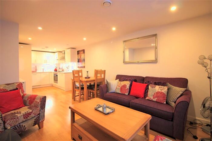 1 Bedroom Flat To Rent In Langley House, Beavers Lane, Hounslow, TW4