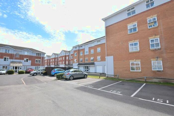 2 Bedroom Flat To Rent In Elm Park, Reading, Berkshire, RG30