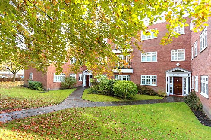 2 Bedroom Flat To Rent In Lea Court, Heaton Moor, Greater Manchester, SK4
