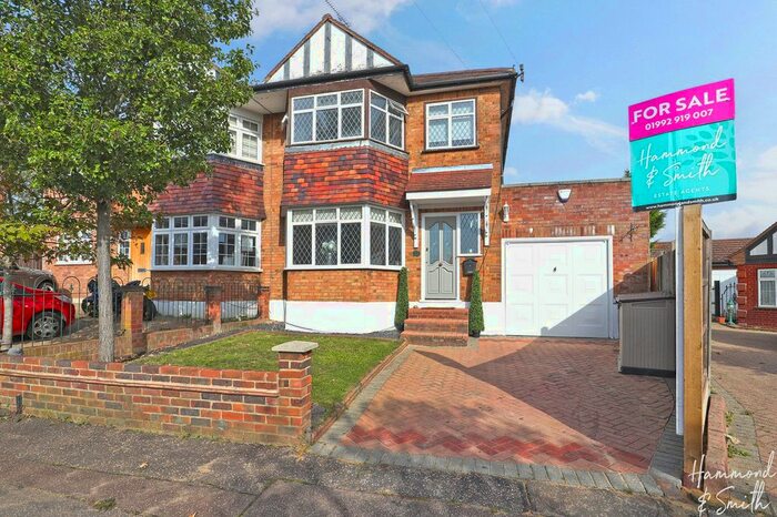 3 Bedroom Semi-Detached House For Sale In Stewards Close, Epping, CM16