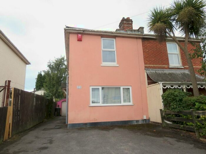 5 Bedroom House To Rent In Bedroom Detached House In Winton, BH9