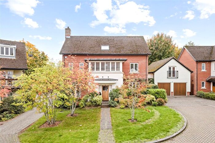 5 Bedroom Detached House For Sale In Duchess Of Kent Close, Guildford, Surrey, GU2
