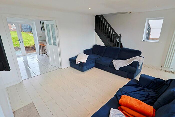 3 Bedroom End Of Terrace House For Sale In Denham Avenue, Allesley Park, Coventry, CV5