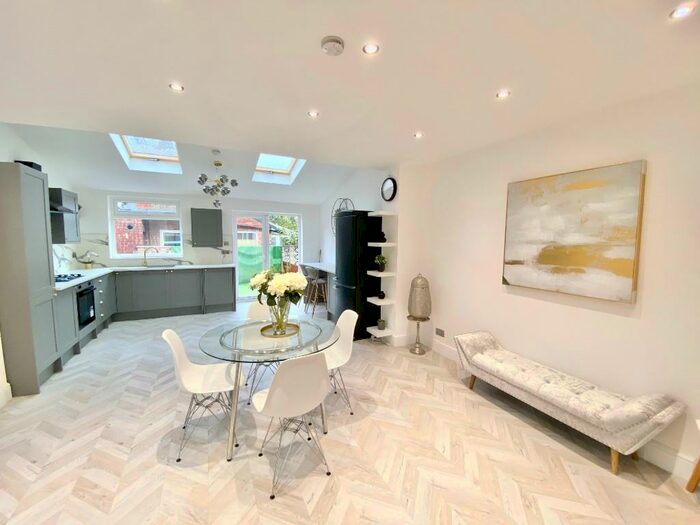 3 Bedroom Semi-Detached House To Rent In Lynnwood Road, East Didsbury, Manchester, M19