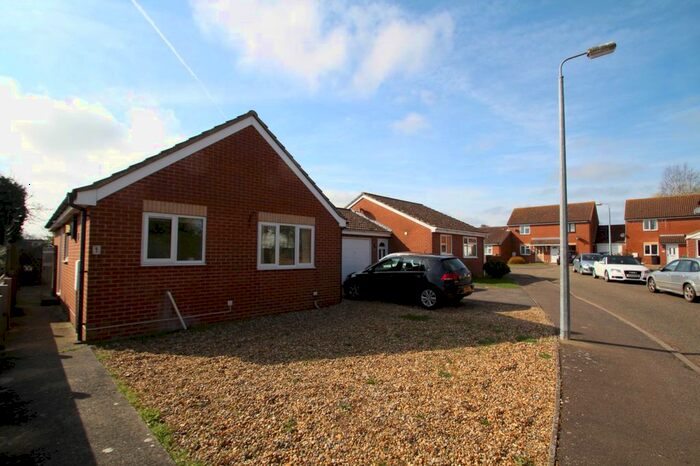 3 Bedroom Bungalow To Rent In Baxter Close, Long Stratton, NR15