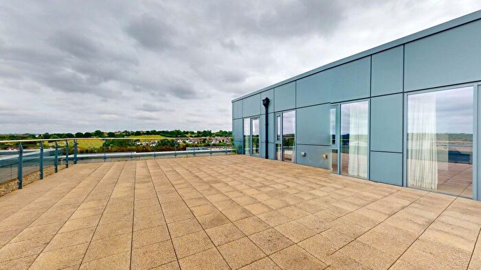 4 Bedroom Duplex To Rent In Fairbank House, Beaufort Square, NW9