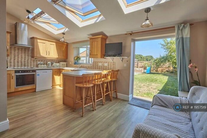 3 Bedroom Semi-Detached House To Rent In Hamlin Lane, Exeter, EX1