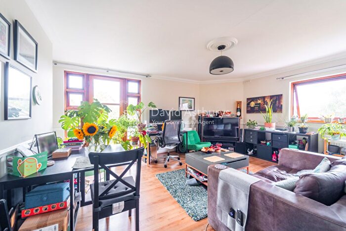 2 Bedroom Maisonette To Rent In Wharf Road, Islington, London, N1