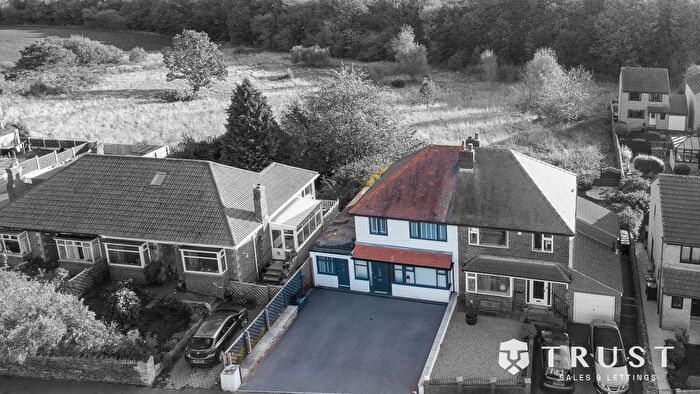 4 Bedroom Semi-Detached House For Sale In Northorpe Lane, Mirfield, WF14