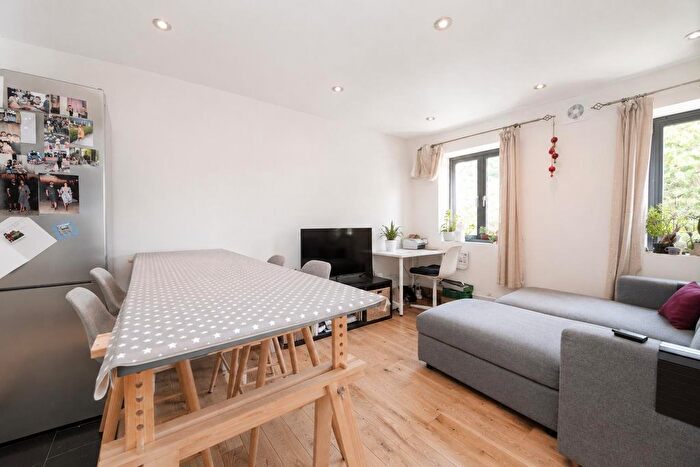 2 Bedroom Flat To Rent In High Road, East Finchley, N2