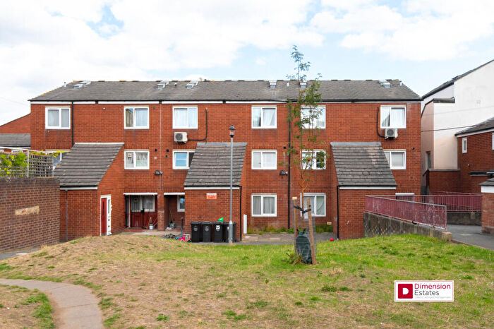 3 Bedroom Flat For Sale In Framlingham Close, Upper Clapton, Hackney, London, E5