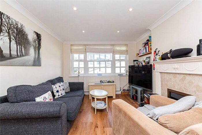 2 Bedroom Flat To Rent In Albany Mews, London, N1