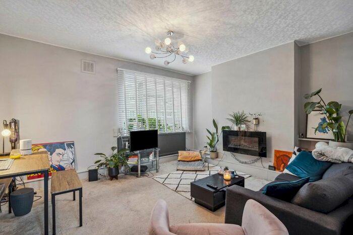 3 Bedroom Flat To Rent In Sparsholt Road, London, N19