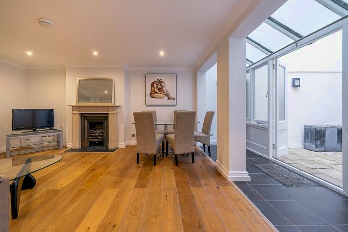 2 Bedroom Flat To Rent In Warwick Square, London, SW1V