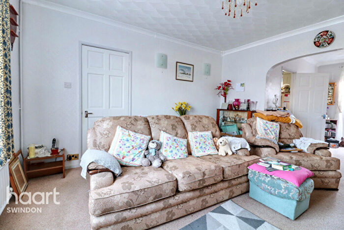 3 Bedroom End Of Terrace House For Sale In Manor Crescent, Swindon, SN2