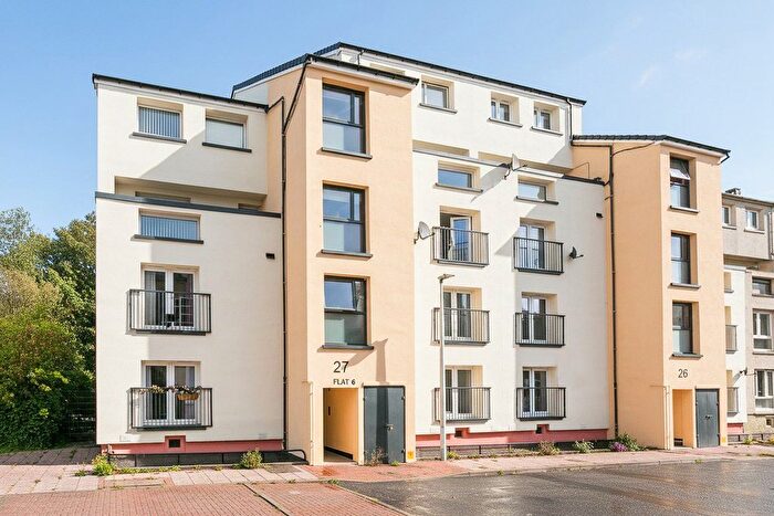 4 Bedroom Maisonette For Sale In Murrayburn Place, Edinburgh, EH14