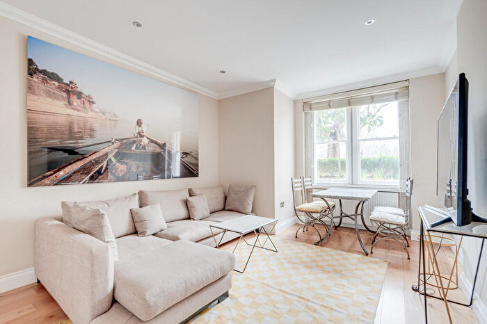 2 Bedroom Flat To Rent In Hamilton Road, London, N2