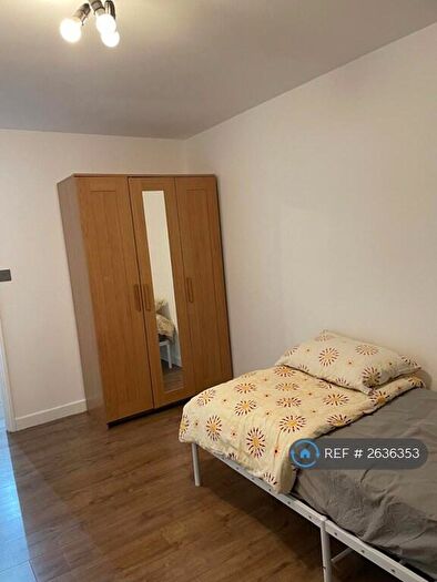 2 Bedroom Flat To Rent In Plowman Close, London, N18