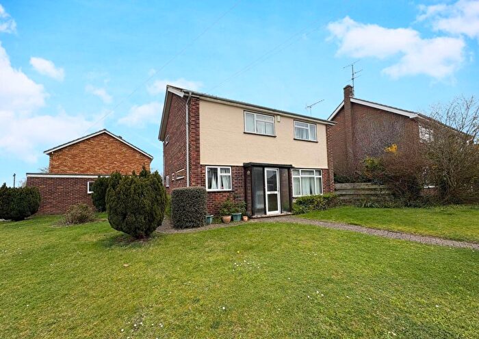 3 Bedroom Detached House For Sale In Malvern Road, Broughton, HP20