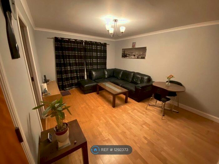 2 Bedroom Flat To Rent In Viewfield Road, Aberdeen AB15