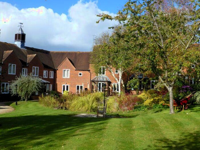 2 Bedroom Retirement Property For Sale In Islescourt, Ramsbury, SN8