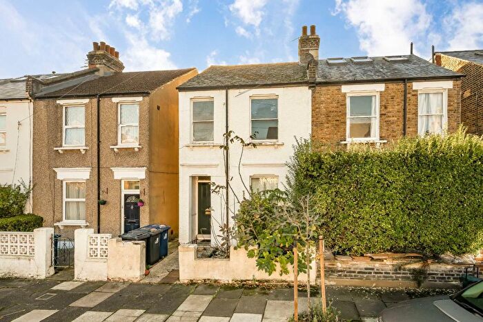 3 Bedroom Semi Detached House For Sale In Wells House Road, Acton, NW10