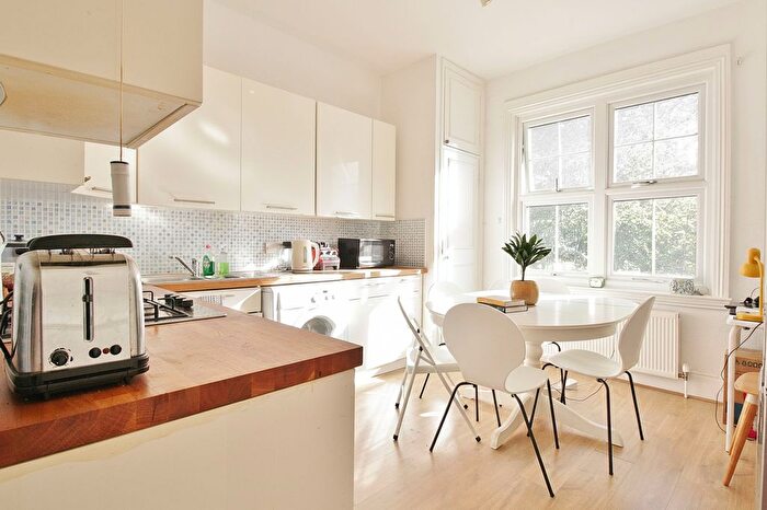 2 Bedroom Flat For Sale In The Grove, Isleworth, TW7