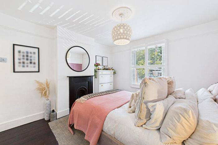 2 Bedroom Cottage For Sale In Crescent Road, Hemel Hempstead, HP2