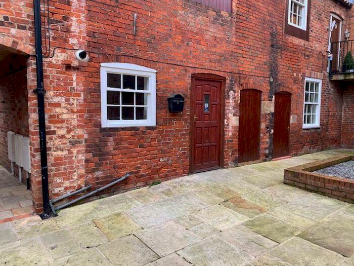 2 Bedroom Flat To Rent In Chapelgate Court, Retford, DN22