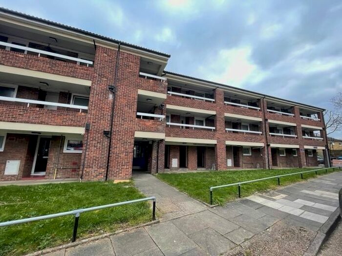 1 Bedroom Flat To Rent In Archers Drive, Enfield EN3