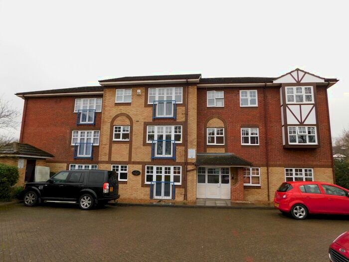 2 Bedroom Flat To Rent In Earls Meade, Luton, Bedfordshire, LU2