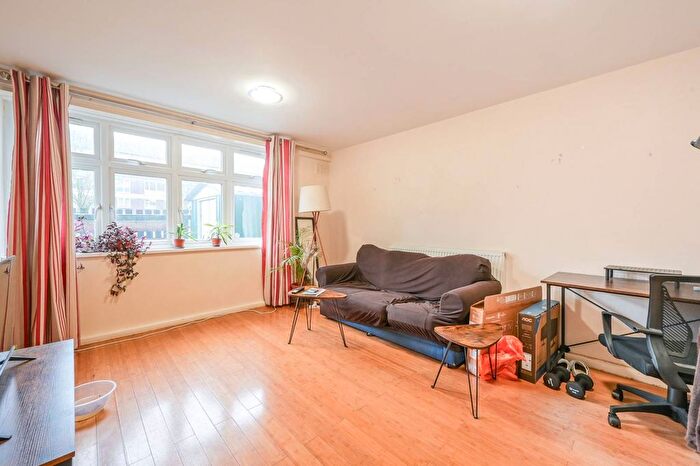 2 Bedroom Flat To Rent In Sheffield Square, Bow, London, E3
