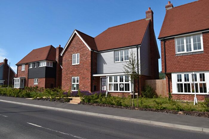 4 Bedroom Detached House For Sale In Old Ashford Road, Lenham, Maidstone, ME17