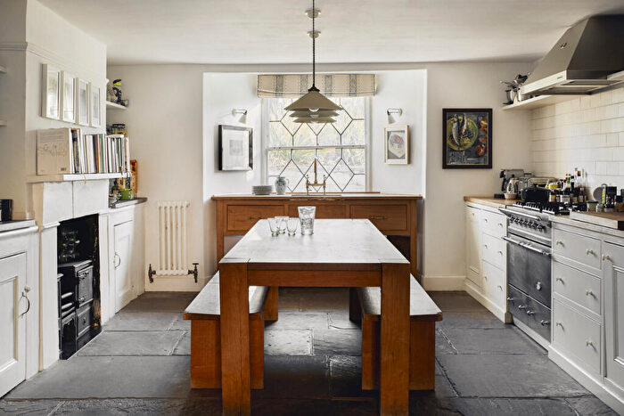 5 Bedroom Semi Detached House To Rent In De Beauvoir Square, London, N1