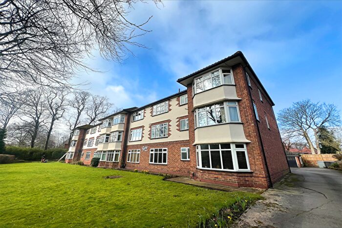 2 Bedroom Flat To Rent In Ashton Lane, Sale, M33