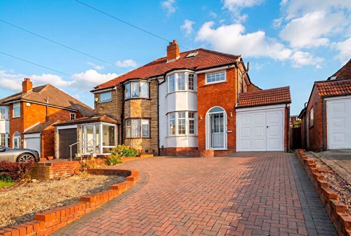 3 Bedroom Semi Detached House For Sale In Charingworth Road, Solihull, B92