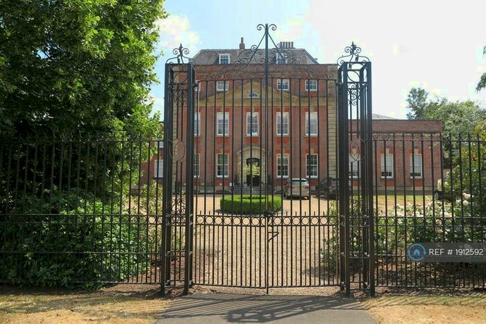 2 Bedroom Flat To Rent In Portsmouth Road, Godalming, GU8