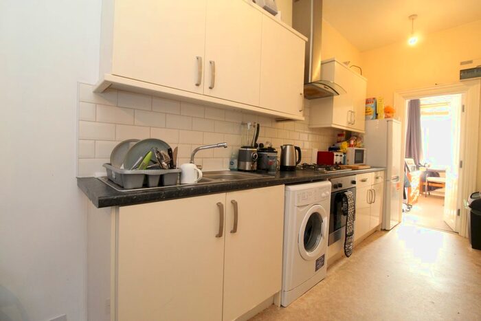3 Bedroom Flat To Rent In Whitchurch Road, Heath, Cardiff, CF14
