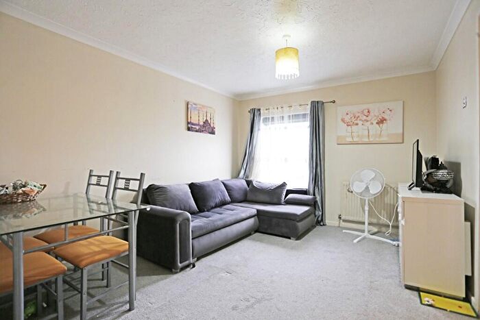 1 Bedroom Flat For Sale In Cranberry Lane, London, E16